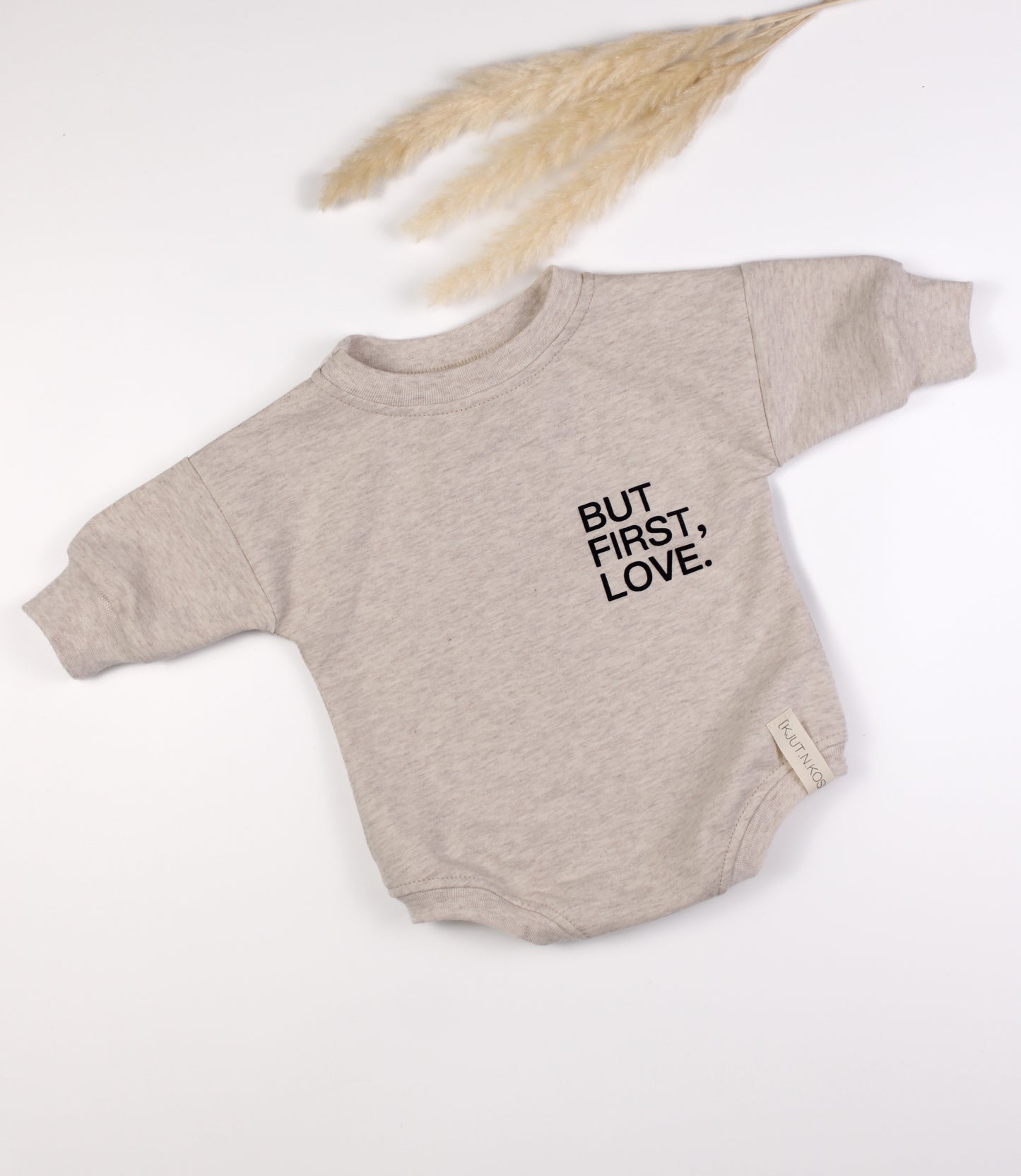 Oversized Romper "but first, love" - in verschiedenen Farben